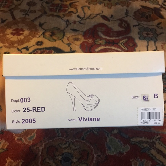 Bakers Viviane Large Bow Platform Pumps - Picture 8 of 8